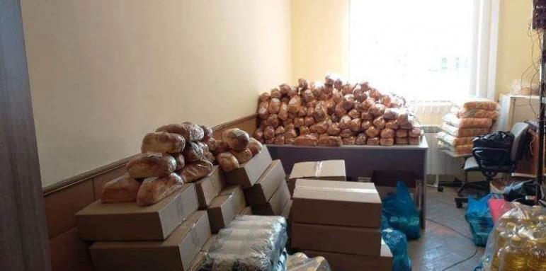 800 хранителни пакети за Великден раздадоха във Враца